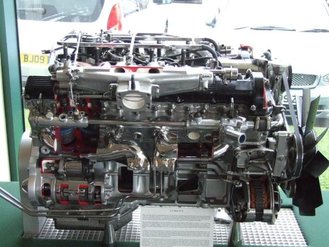 Motor z F1 Jaguar