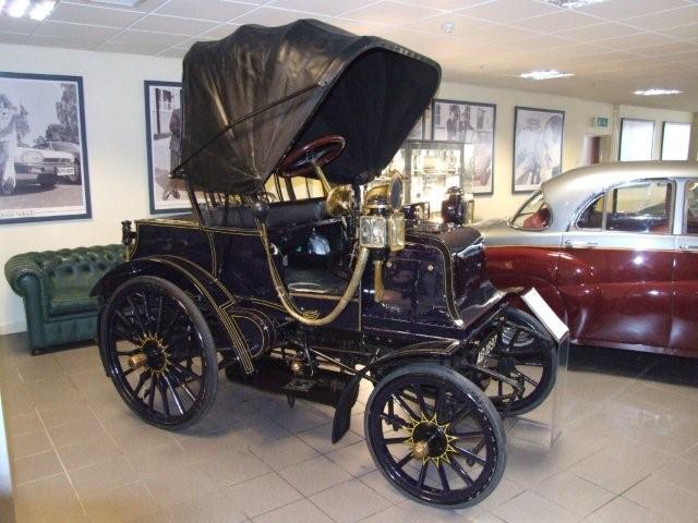 Daimler Grafton Phaeton z r.1897. Půovdní cena 375 BGP, což odpovídá dnešním 21.500 GPB.