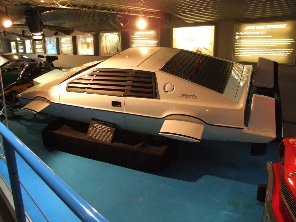 Originl Lotus auto-ponorka Jamese Bonda z r.1977 z filmu Agent, kter mne miloval.